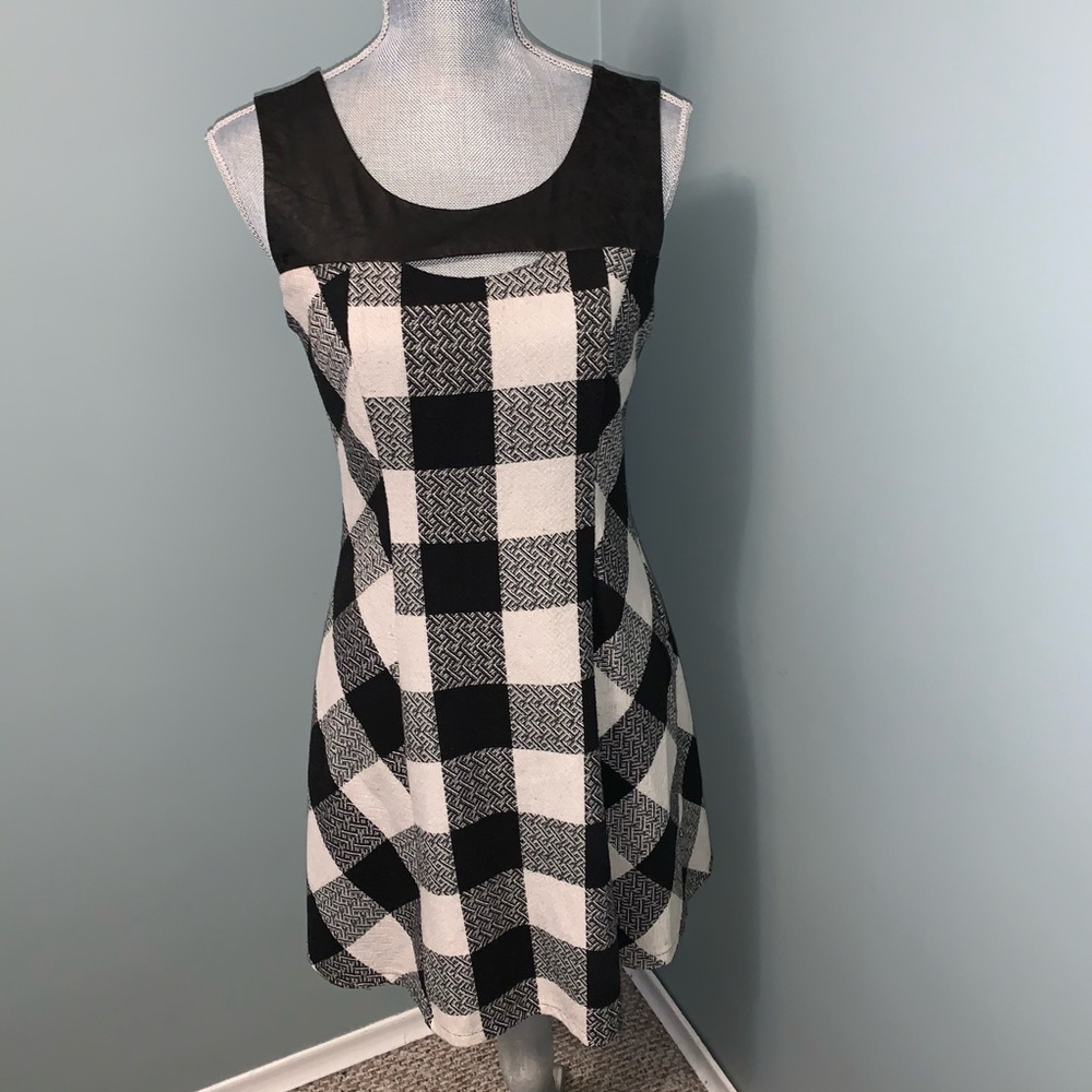 MONTEAU plaid fit and flare mini dress sleeveless size medium wedding guest